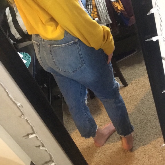 Super cute hollister jeans - Picture 2 of 7